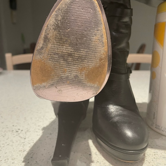 BCBG black high heel leather boots worn once size 8. - Picture 4 of 4